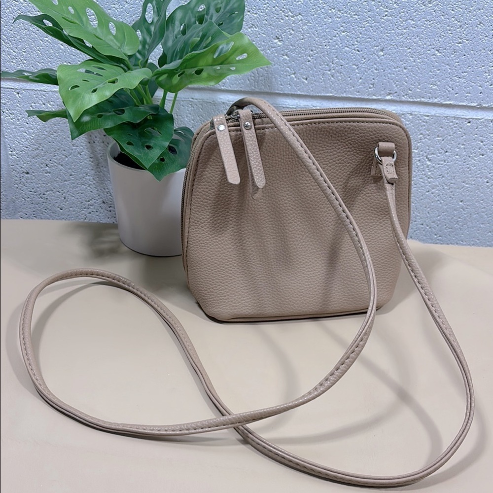Mia & Luca Elegant Tan Leather Crossbody Bag​​​